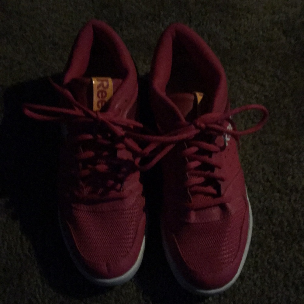 Athletic shoes